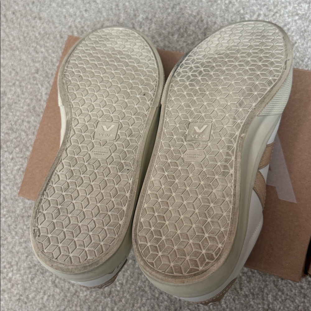 Veja women’s White and rose gold Sneakers - Picture 8 of 8
